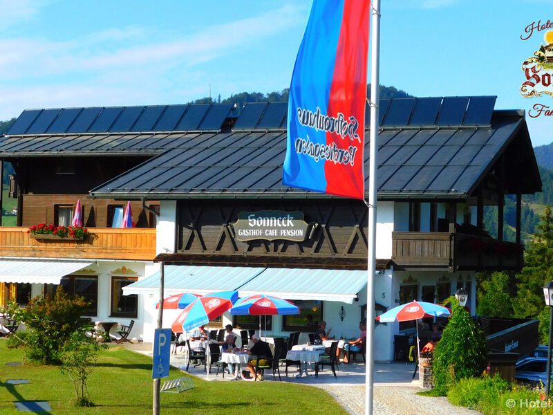 Hotel Restaurant Sonneck im Sommer